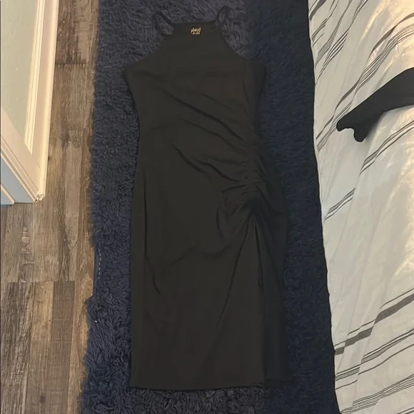 Elegant Black Sleeveless Dress - Picture 1 of 2